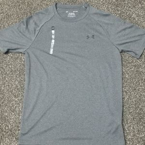 UNDER ARMOUR TECH TEE